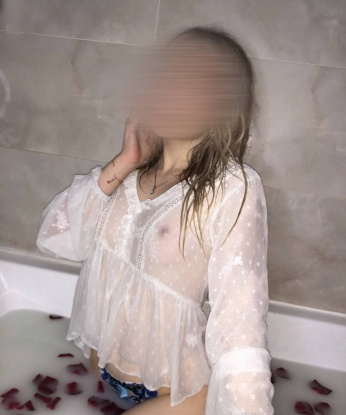 🔥 Живу я в Москве, одном из самых ярких городов мира, где незабываемые встречи становятся возможностью. 💫
У меня есть все, чтобы сделать ваше время в Москве незабываемым. Я готова предложить вам море удовольствия и эмоций. 👄 Мое обаяние и опыт в сфере интимных удовольствий помогут вам расслабиться и насладиться каждым мгновением нашей встречи. 💏
У меня разнообразные услуги, способные порадовать самых изысканных гурманов. 🌹 Я мастерска владею техниками массажа, а тонкий эротический массаж сведет вас с ума. 💆♂️ У меня также есть большой выбор сексуальных игрушек, чтобы добавить остроты в наше время вместе. 🎁 У вас есть какие-либо сокровенные фантазии? Смело расскажите мне о них, и я сделаю все, чтобы воплотить их в жизнь. 💭
Мои клиенты всегда остаются довольны и рады возвращаться ко мне снова и снова. 😊 У меня множество положительных отзывов, которые говорят о моей индивидуальности и даре погружать вас в мир страсти и наслаждения. 🌟 Доверьтесь мне, и я подарю вам незабываемый опыт, который захочется пережить снова. 💖
Не теряйте время, дорогие москвичи и гости Москвы! Свяжитесь со мной, и мы создадим неповторимые впечатления, которые будут радовать вас еще долго! 💋 Не забывайте, я всегда жду вас в Москве! 🏙️ Полина